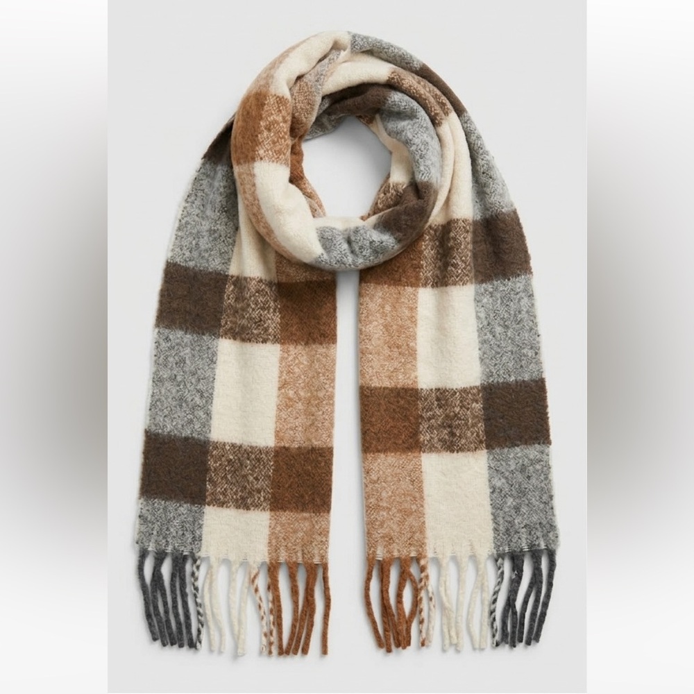 A007 NWT Old Navy Plaid Fringe Plush Scarf Brown Gray Cream Softbrushed